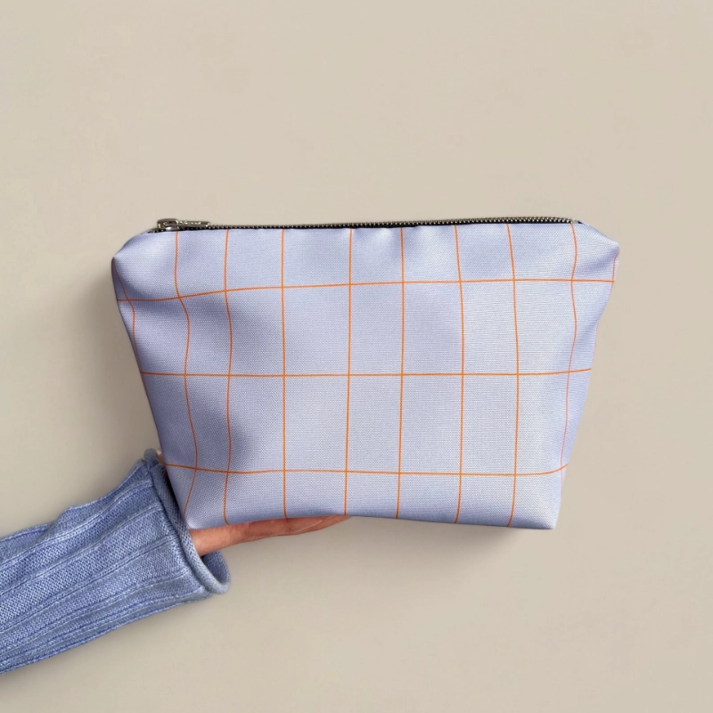 grande trousse de toilette lilas carreaux oranges delangetafel maison volumes lille