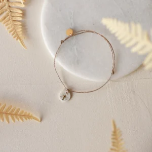 bracelet doré medaillon croix baubels maison volumes