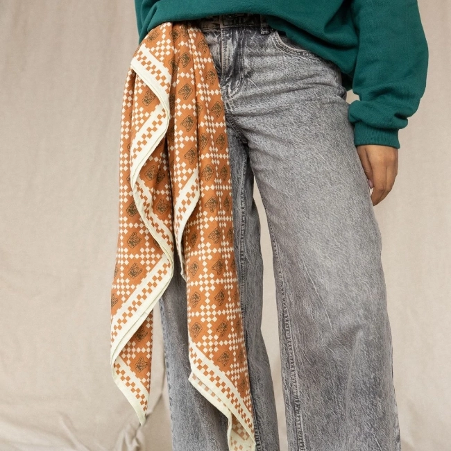 apachesbig foulard latika tigro 3 maison volumes lille