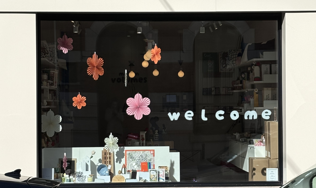 vitrine bienvenue a la maison
